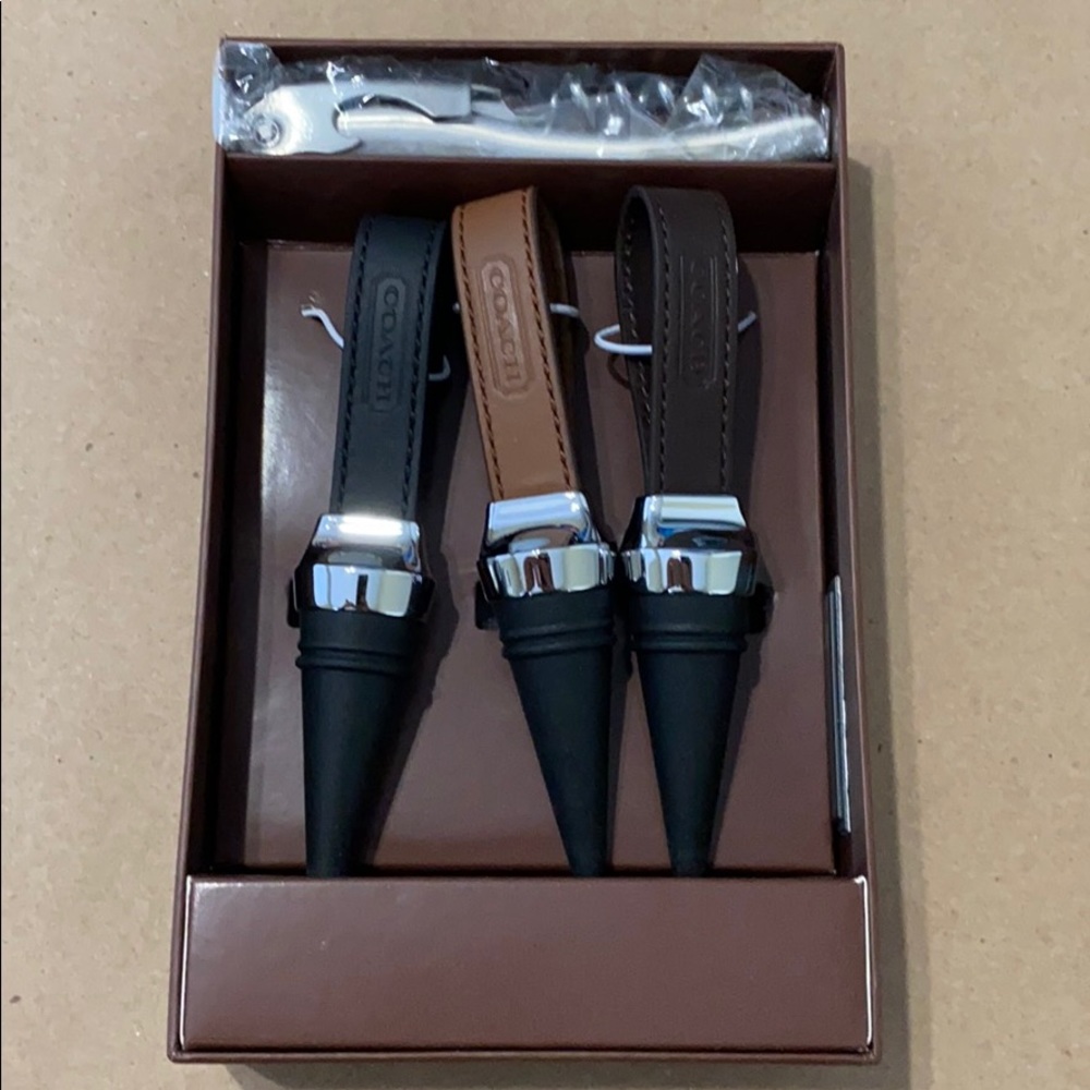 Coach Wine Set